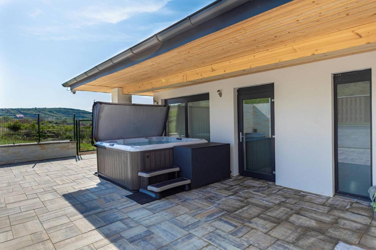 Aszuvilag Rezidencia With Sauna & Jacuzzi Legyesbenye Εξωτερικό φωτογραφία